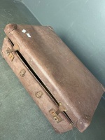 Aluminium picnic bowls cups and lidded jars in suitcase - 5