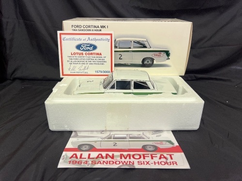 1964 Ford Lotus Cortina - # 2 Allan Moffat - White Red Sandown Six Hour - 1579 / 3000 - AUTOart86429 - Certificate Signed Allan Moffat