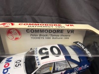 1995 Holden Commodore VR - # 05 Peter Brock - Tooheys 1000 - 4332 / 6000 - BianteB180401A - Certificate Signed Peter Brock - 5