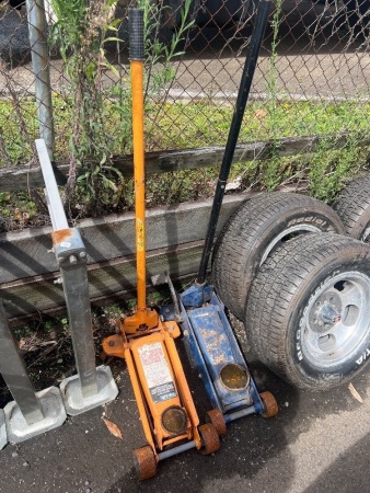 2 x Heavy Duty Garage Service Jacks (1 x Pro-lift)