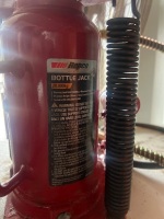 1 &times; 20-Tonne Hydraulic Bottle Jack & 1 &times; Additional Vehicle Jack - 2