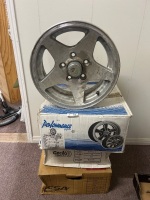 4x Performance Challenger 15x7 Silver Alloy Wheels &ndash; 5-Stud, SU Wheels Centre Caps