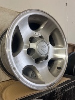 5x Toyota 4x4 Silver Alloy Rims &ndash; 6-Spoke, Centre Caps - 2