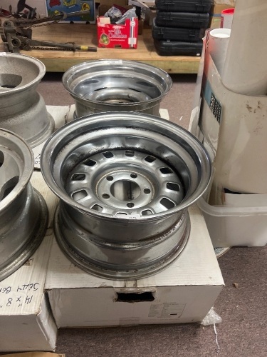 2 x Chrome 5-Stud Alloy Rim &ndash; Multi-Slot Design