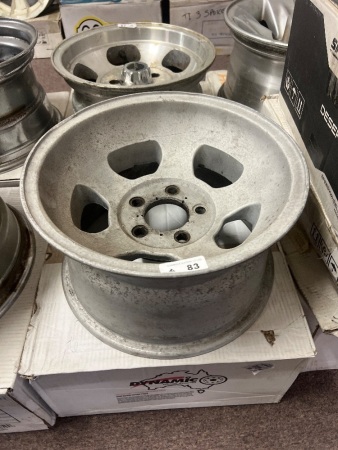 2x Silver 5-Spoke Alloy Rims &ndash; 5-Stud