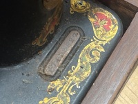 Singer Sewing Machine - Open Without Key - 3