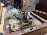 Singer Sewing Machine - Open Without Key - 4