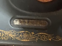Singer Sewing Machine - Open - No key - 2