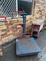 Unmarked Platform Scale Blue and Red Painted Diamond Plate