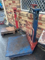 Unmarked Platform Scale Blue and Red Painted Diamond Plate - 2