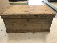 Large Pine Trunk/Sea Chest