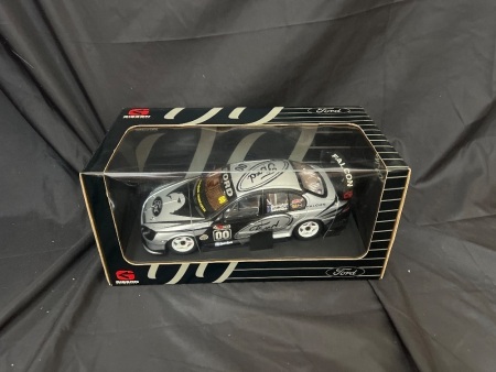 2001 Ford Falcon AU XR8 # 00 Lowndes/Crompton 00 Motorsport Bathurst - 03915/10500 - Biante MB022 - Certificate Signed Craig Lowndes & Neil Crompton; Broken Windscreen Wiper