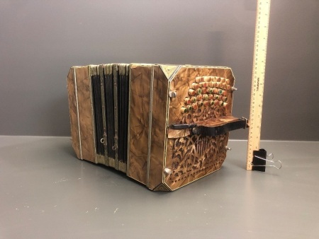 Antique Ernst l.Arnold Carlsfield Banonion Concertina in Original Case