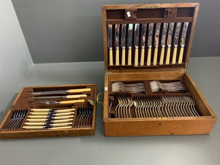 Vintage Oak Boxed Cutlery Canteen with Bone Handled Knifes