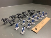 Collection of Lead Soldiers inc. 14 Rifle Soldiers + 11 Horses - 3