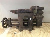 Vintage Stewart Handyworker Anvil Vice