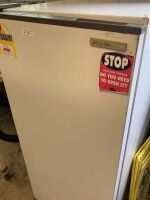 Frigidaire Upright Fridge 190l - 2