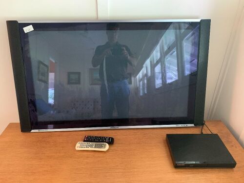 Hitachi TV + Samsung Blu Ray/DVD Player