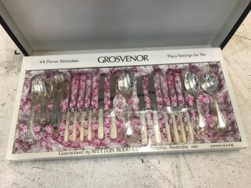 Unused Vintage Boxed Set of  Grosvenor Plated Cutlery with Pearlex Handles