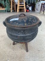 Cast Iron Cauldron with Lid