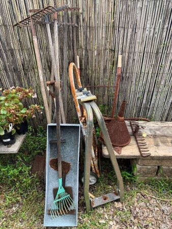 Asstd Pile of Old Tools, Rusty Bits, Trolleys, Bike Rack etc