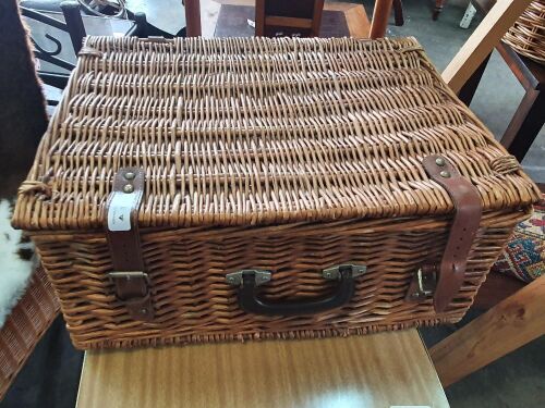 Square Wicker Picnic Basket/Set