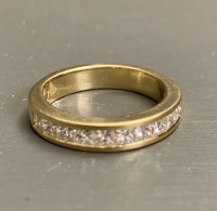 18K Gold Wedding Band Set with 10 Diamonds