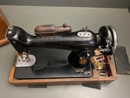 Vintage Singer Sewing Machine in Case + Bobbins