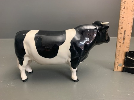 Vintage Beswick Fresian Bull