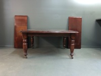 Lovely Victorian Red Cedar Extending Dining Table on Brass Mounted Casters with 2 Extra Leaves - 2