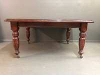 Lovely Victorian Red Cedar Extending Dining Table on Brass Mounted Casters with 2 Extra Leaves - 3