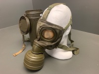 German WW2 Auer Infantry Gas Mask and Ribbed Cannister