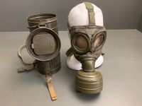 German WW2 Auer Infantry Gas Mask and Ribbed Cannister - 2