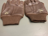 Pair of USAAF A-10 Pattern, Size 111/2 Brown Leather With Wool Cuff Gloves + B-17 Embroidered Badge - 3