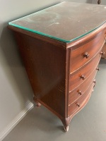 4 Drawer Bow Fronted Mahogany Bedside Cabinet - 3