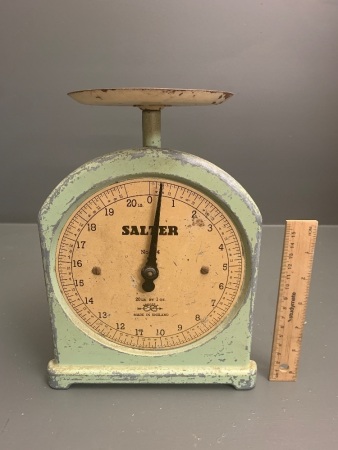 Vintage Cast Alloy Salter Kitchen Scale to Weigh 20lb by 1oz.