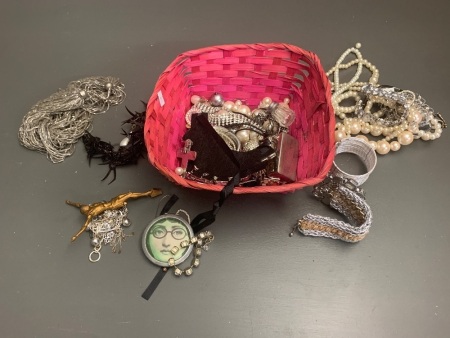 Asstd Basket of Costume Jewellery & Trinkets