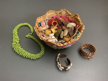 Asstd Lot of Vintage and Modern Beaded and Shell Jewellery