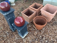 4 x Large Terracotta Pots + 2 Pillars with Red Balls - 2