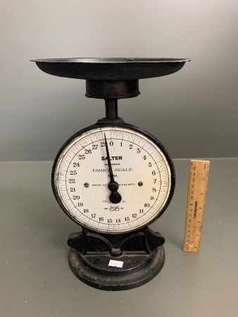 Vintage Cast Iron Salter Kitchen Scale No. 50 with Enamelled Dial to Weight 28lb by 2oz.