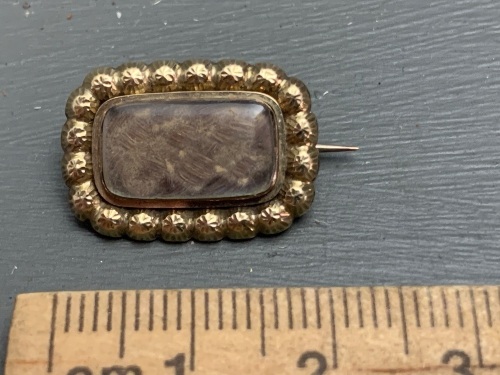 Antique 9ct Gold Mourning Brooch with Hair Inside - Tested but No Marks