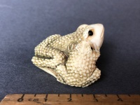 Antique Japanese Carved Ivory Netsuke Depicting Mother & Baby Frog with Beaded Eyes. 2 Character Signature to Base - Baby Frog Well Rubbed - 4