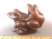 Vintage Japanese Carved Wooden Netuske Depicting 2 Mating Frogs with Beaded Eyes - Signed on Inlay to Base - 3