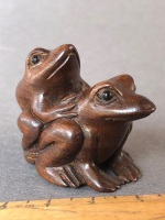 Vintage Japanese Carved Wooden Netuske Depicting 2 Mating Frogs with Beaded Eyes - Signed on Inlay to Base - 9