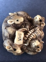 Antique Japanese Intricately Carved Ivory Netsuke Depicting 7 Rats with Beaded Eyes. 2 Character Signature at Top - 11