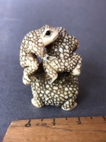 Antique Japanese Intricately Carved Ivory Netsuke Depicting 3 Graduated Frogs with Beaded Eyes. 2 Character Signature at Base - 3