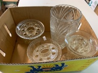 Pair of Vintage Pressed Glass Bowls With Frogs + 2 Vases - 3