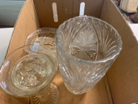 Pair of Vintage Pressed Glass Bowls With Frogs + 2 Vases - 4