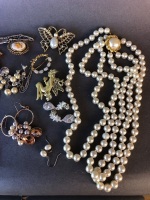 Asstd Lot of Fashion and Costume Jewellery - 3