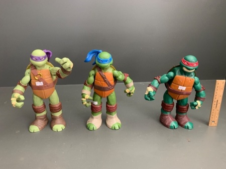 3 x Large Teenage Mutant Ninja Turtles Models/Toys